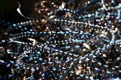 回到抽象金属切屑